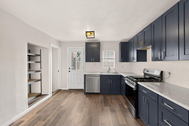 433 Loma Hermosa Drive NW, Albuquerque, NM 87105