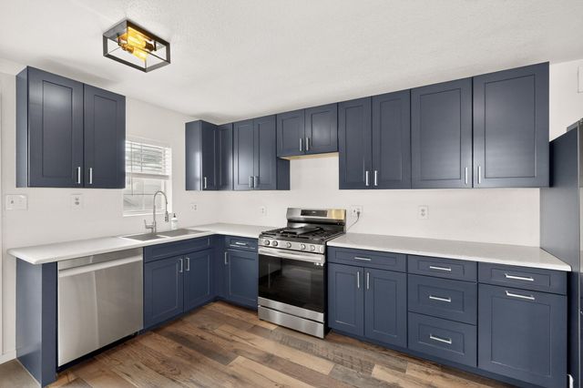 433 Loma Hermosa Drive NW, Albuquerque, NM 87105