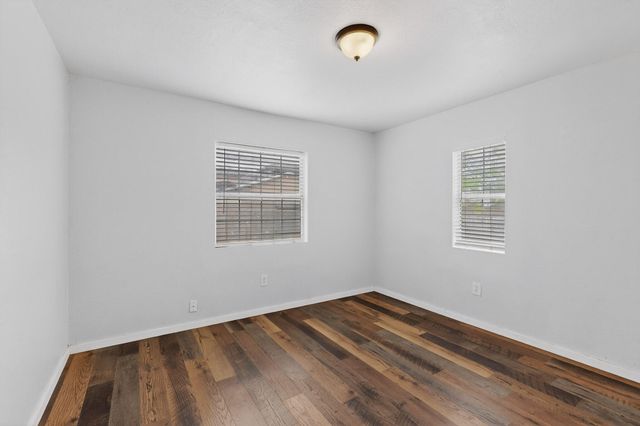 433 Loma Hermosa Drive NW, Albuquerque, NM 87105