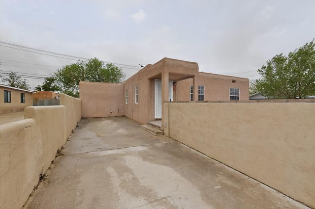 433 Loma Hermosa Drive NW, Albuquerque, NM 87105