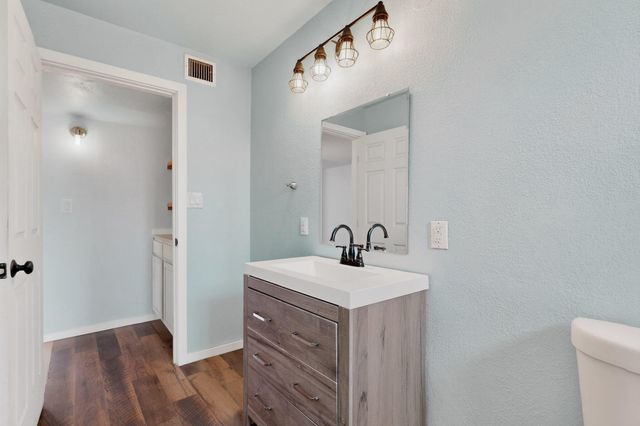 433 Loma Hermosa Drive NW, Albuquerque, NM 87105