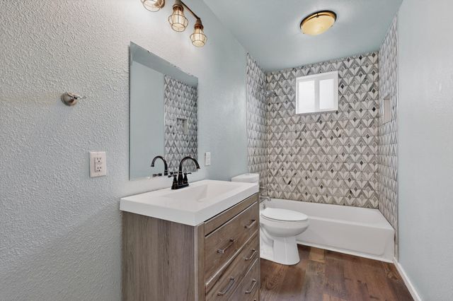 433 Loma Hermosa Drive NW, Albuquerque, NM 87105