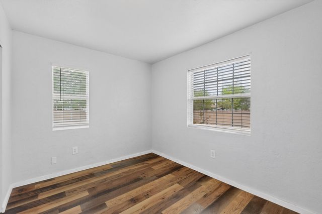 433 Loma Hermosa Drive NW, Albuquerque, NM 87105