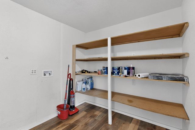 433 Loma Hermosa Drive NW, Albuquerque, NM 87105