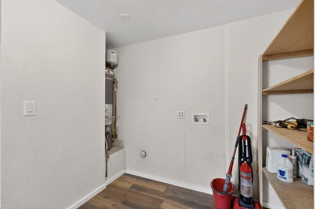 433 Loma Hermosa Drive NW, Albuquerque, NM 87105