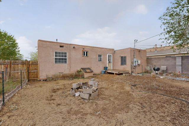 433 Loma Hermosa Drive NW, Albuquerque, NM 87105
