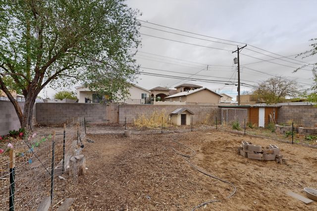 433 Loma Hermosa Drive NW, Albuquerque, NM 87105