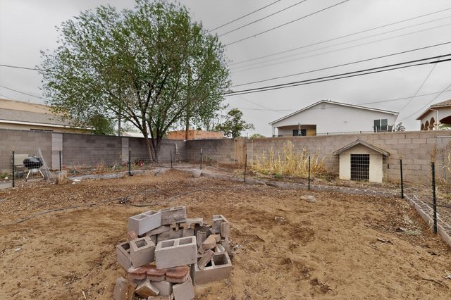 433 Loma Hermosa Drive NW, Albuquerque, NM 87105