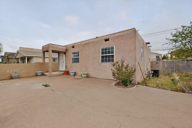 433 Loma Hermosa Drive NW, Albuquerque, NM 87105