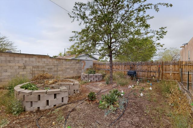 433 Loma Hermosa Drive NW, Albuquerque, NM 87105