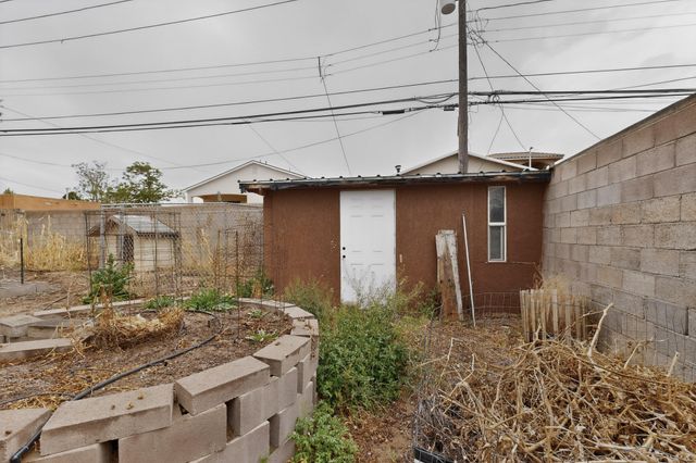 433 Loma Hermosa Drive NW, Albuquerque, NM 87105