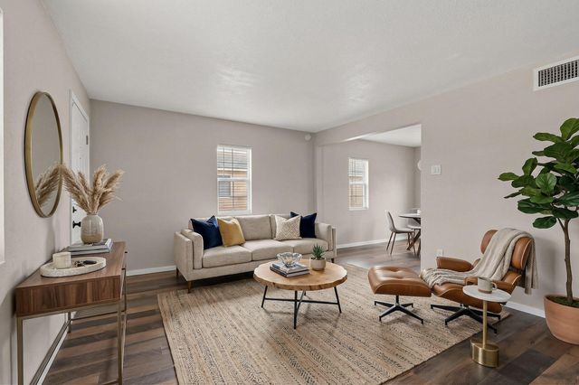 433 Loma Hermosa Drive NW, Albuquerque, NM 87105