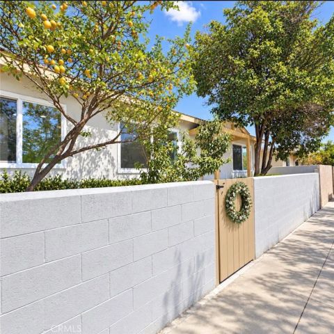 7031 Hood Avenue A, Huntington Park, CA 90255