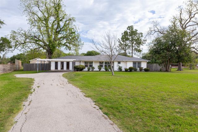 1327 Hodges Lane, Wharton, TX 77488