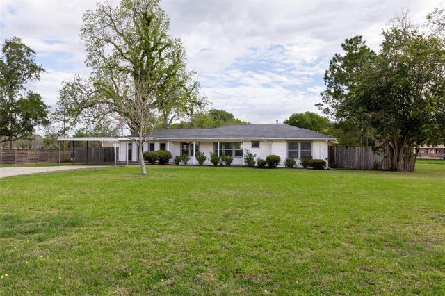 1327 Hodges Lane, Wharton, TX 77488