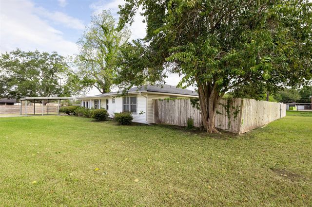 1327 Hodges Lane, Wharton, TX 77488