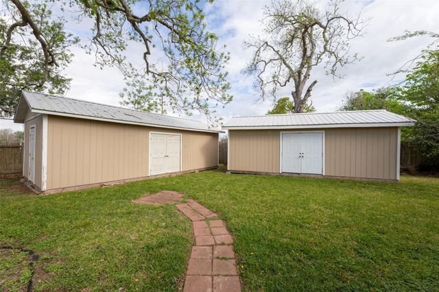 1327 Hodges Lane, Wharton, TX 77488