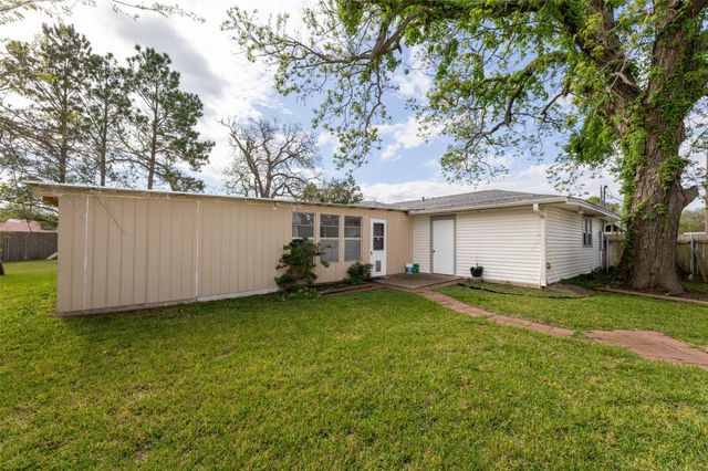 1327 Hodges Lane, Wharton, TX 77488