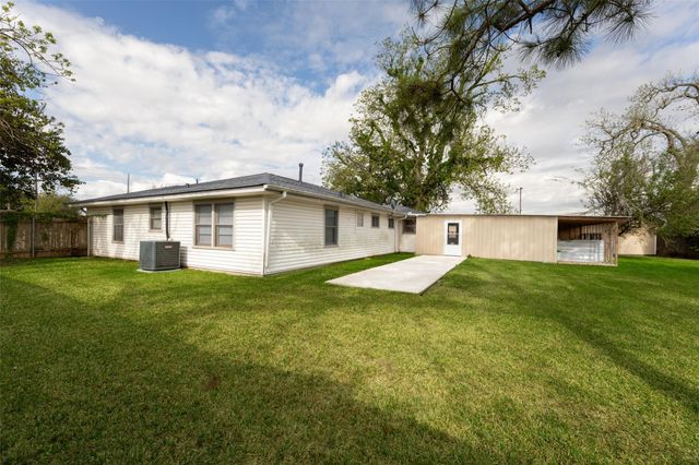 1327 Hodges Lane, Wharton, TX 77488