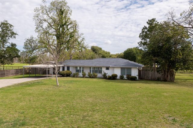 1327 Hodges Lane, Wharton, TX 77488