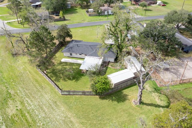 1327 Hodges Lane, Wharton, TX 77488