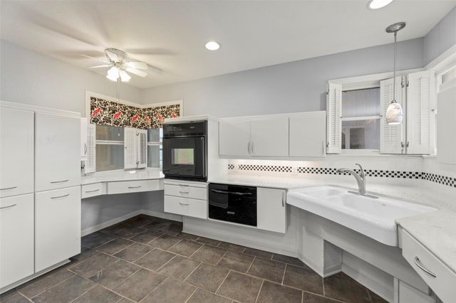 1327 Hodges Lane, Wharton, TX 77488