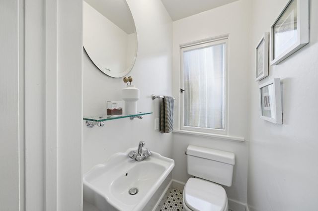 2401 Carleton Street, Berkeley, CA 94704