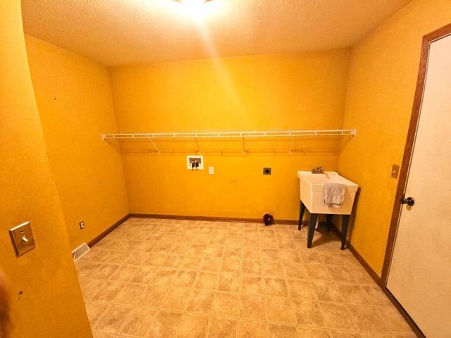 1523 St Albert The Great Drive, Sun Prairie, WI 53590