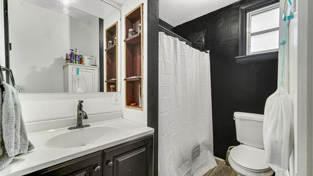 404 Maple Avenue, La Porte, IN 46350