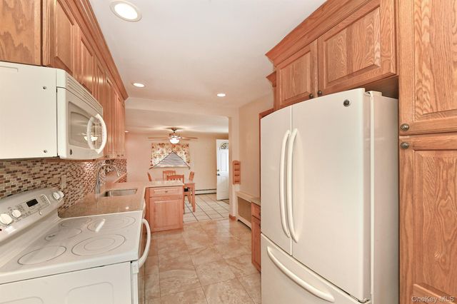 120 E Zoranne Drive, Farmingdale, NY 11735