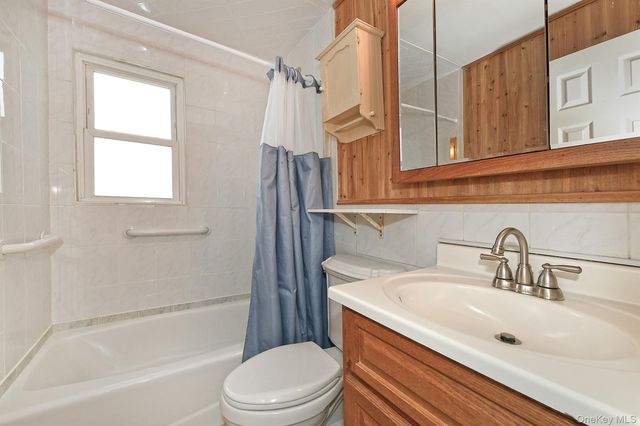 120 E Zoranne Drive, Farmingdale, NY 11735