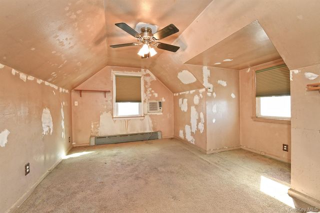 120 E Zoranne Drive, Farmingdale, NY 11735