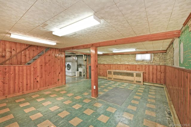 120 E Zoranne Drive, Farmingdale, NY 11735