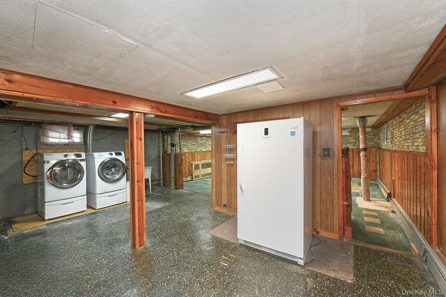 120 E Zoranne Drive, Farmingdale, NY 11735