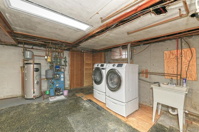 120 E Zoranne Drive, Farmingdale, NY 11735