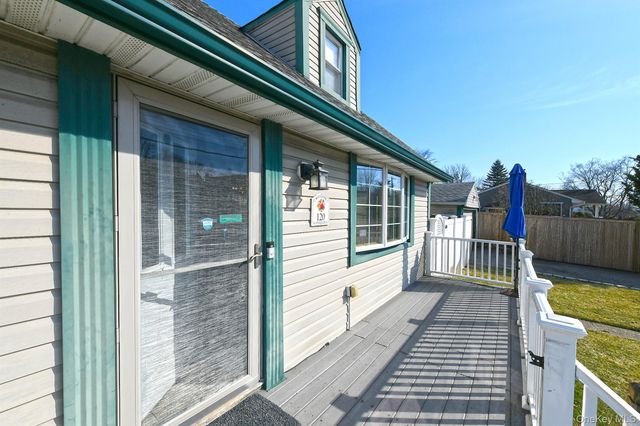 120 E Zoranne Drive, Farmingdale, NY 11735