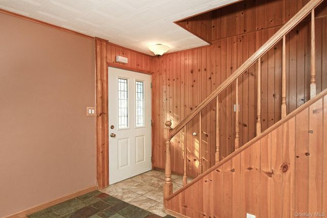 120 E Zoranne Drive, Farmingdale, NY 11735