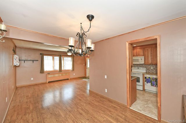 120 E Zoranne Drive, Farmingdale, NY 11735