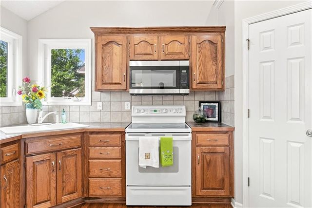 525 Parma Way, Gardner, KS 66030