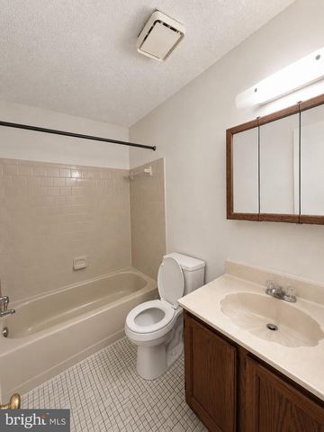 6204 CIPRIANO RD, Lanham, MD 20706