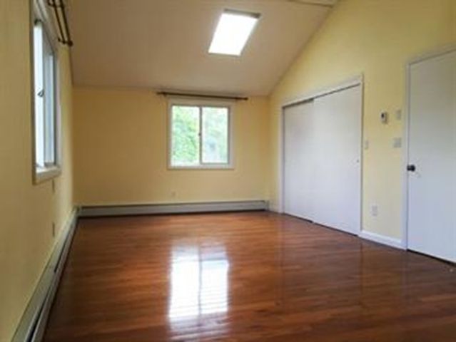 633 Saw Mill Brook Pkwy, Newton, MA 02459