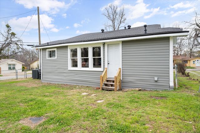 1402 W 1st Avenue, Corsicana, TX 75110