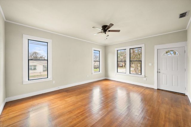 1402 W 1st Avenue, Corsicana, TX 75110