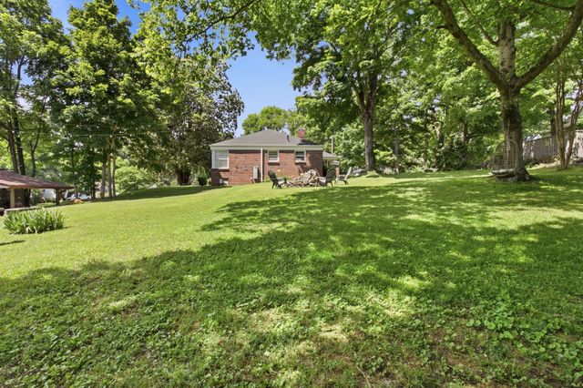700 Mitchell Ave, Columbia, TN 38401