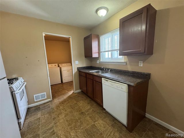 27059 Jeannette Court, Taylor, MI 48180