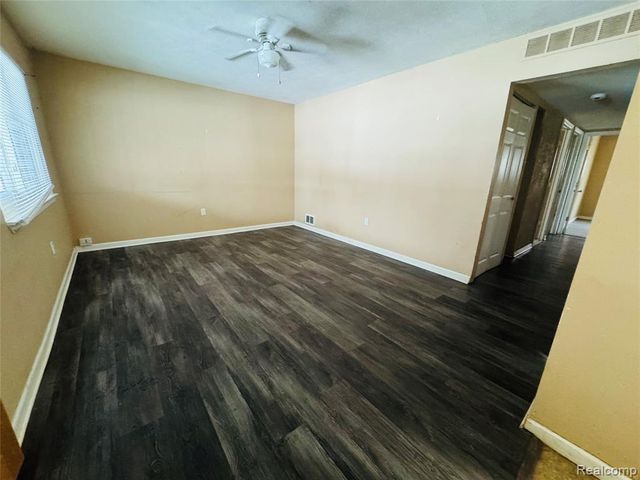 27059 Jeannette Court, Taylor, MI 48180