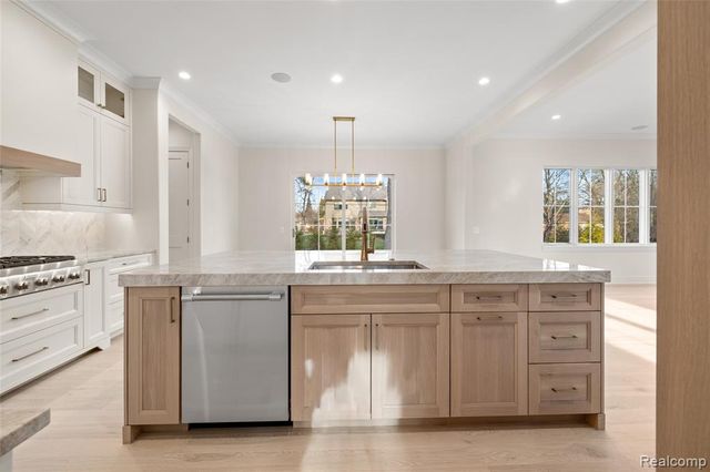 2802 Heathfield Road, Bloomfield Hills, MI 48301