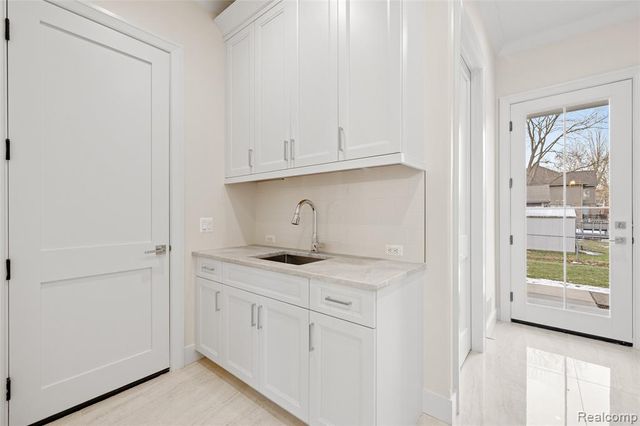 2802 Heathfield Road, Bloomfield Hills, MI 48301