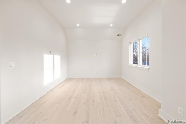 2802 Heathfield Road, Bloomfield Hills, MI 48301