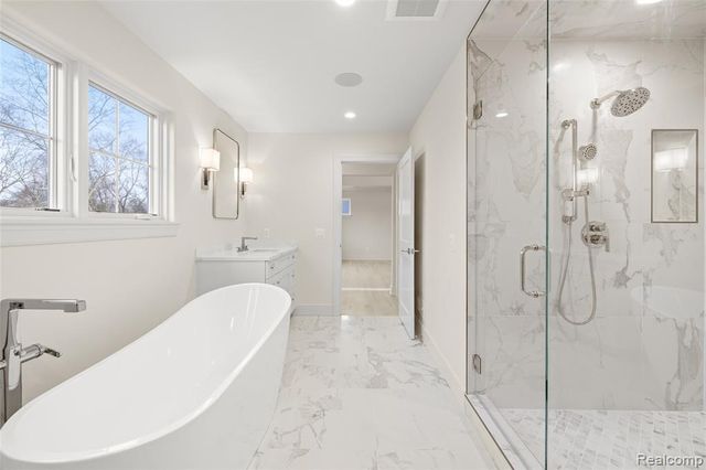 2802 Heathfield Road, Bloomfield Hills, MI 48301